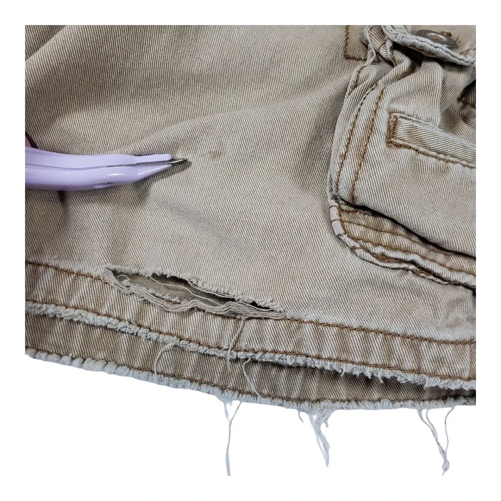 Pluggo Mens Khaki Tan Y2k Cargo Shorts Size 30 Distressed Raw Hem Cotton Utility